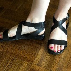 Franco Sarto Glorious Sandals Size 9M Black leather Strappy Gladiator Flats CUTE